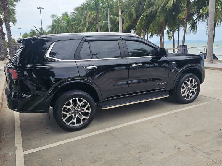 รถ Ford Everest 2.0 Titanium Plus สี ดำ