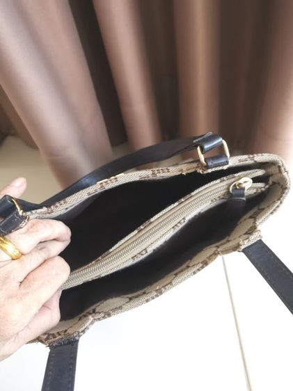 กระเป๋าแบรนด์​ DIANA​ VALENTINO​ มือ​ 2​ รูปที่ 14