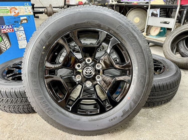 18" ล้อแม็ก TOYOTA LAND CRUISER FJ ขอบ 18” ถอดป้ายแดงยาง BRIDGESTONE 265-60R18 ปี 26 สีเส้นอยู่ครบ