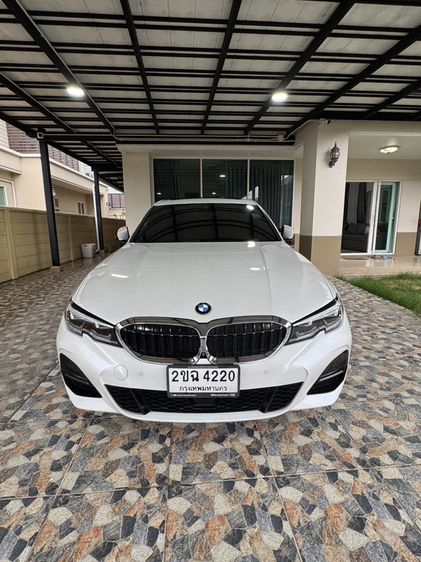 รถ BMW Series 3 330e สี ขาว