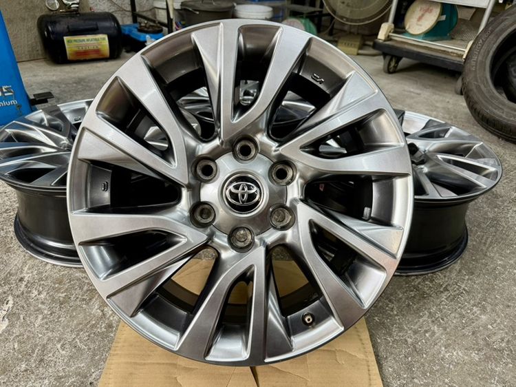 18" ล้อแม็ก TOYOTA FORTUNER ขอบ 18” สภาพสวยสีเดิม