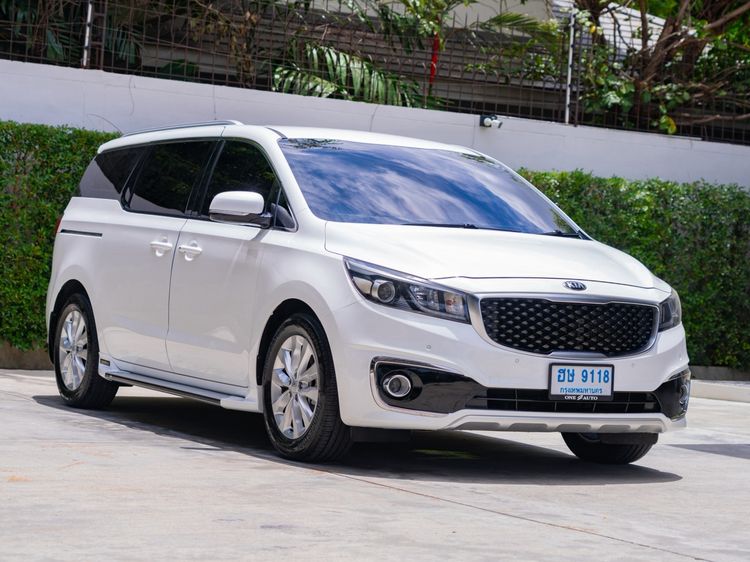 รถ Kia Carnival 2.2 EX สี ขาว
