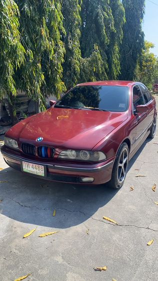 รถ BMW Series 5 523i สี แดง