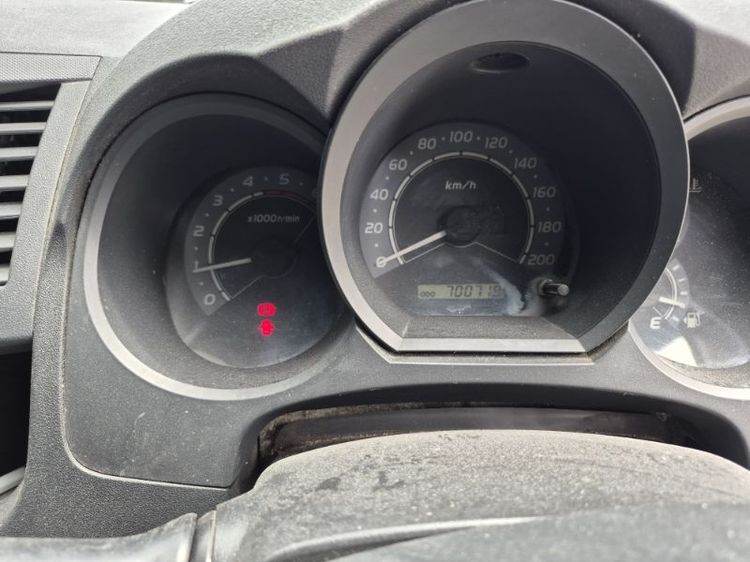 รถ Toyota Hilux Vigo 2.5 J สี เทา