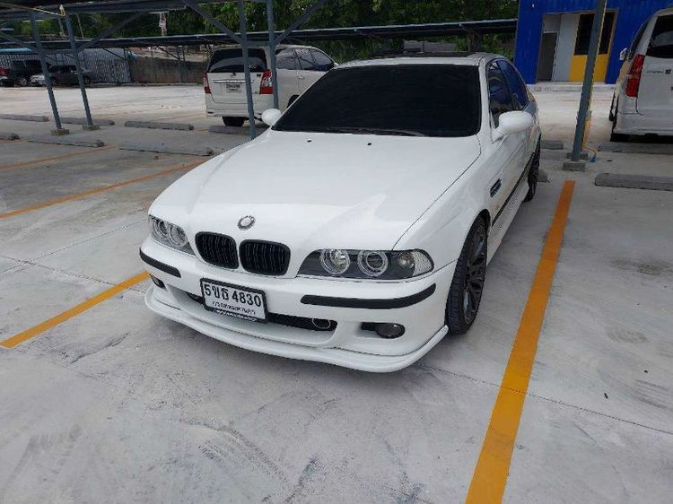 รถ BMW Series 5 523i สี ขาว