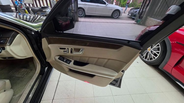 Mercedes-Benz E-Class 2014 E300 Sedan Hybrid (Diesel) เกียร์อัตโนมัติ ดำ รูปที่ 4