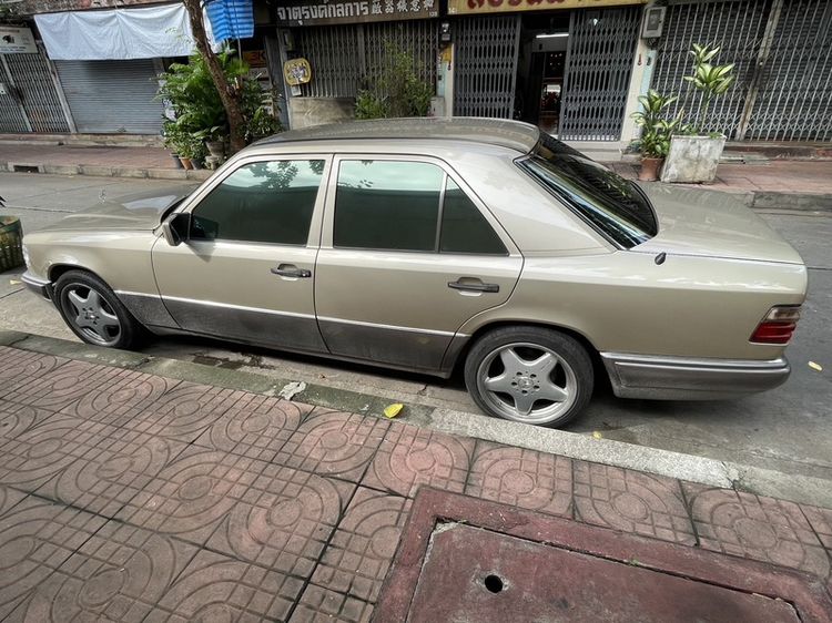 Mercedes-Benz E-Class 1993 E220 Sedan เบนซิน เกียร์อัตโนมัติ รูปที่ 2