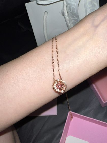 ส่งต่อ Swarovski Una สร้อยคอใบโคลเวอร์, ชมพู, ตกแต่งผิวด้วยโรสโกลด์ 18K