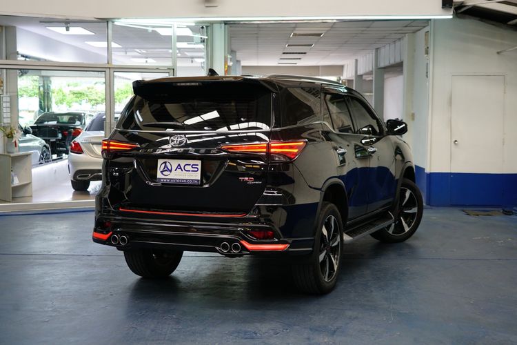 Toyota Fortuner 2019 2.8 TRD Sportivo Utility-car ดีเซล ไม่ติดแก๊ส เกียร์อัตโนมัติ ดำ รูปที่ 3
