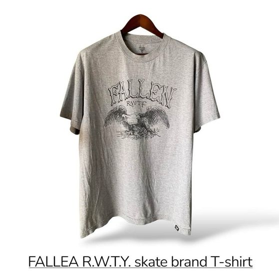 Polo Ralph Lauren อื่นๆ อื่นๆ เทา แขนสั้น เสื้อยืด FELLEN แท้ 💯 size L วัดจริงขนาด อก 21.5 ยาว 28.5 นิ้ว สภาพใหม่มาก สีดำเข้ม ลายสวย เนื้อผ้านิ่มมาก หายากน่าสะสมครับสนใจติดต่อ091-4067449 เต่าID: meewat215
