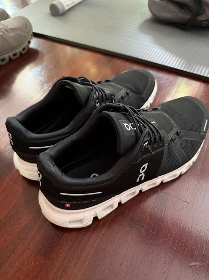 On Cloud 6 สีดำ มือสอง สภาพดี Size US9.5 EU43