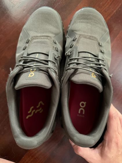 On Cloud 6 Lunar New Year Limited Edition มือสอง Size US9 EU42.5