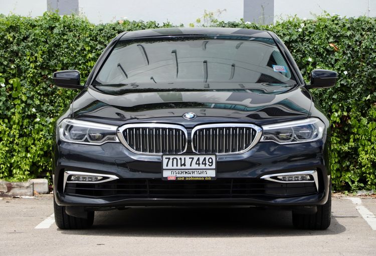 รถ BMW Series 5 530e สี ดำ