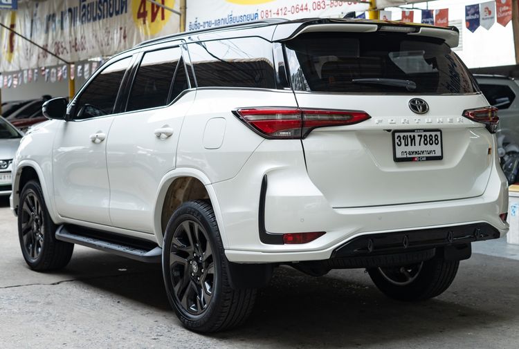 Toyota Fortuner 2023 2.8 GR Sport Sport Black Top 4WD Utility-car ดีเซล ไม่ติดแก๊ส เกียร์อัตโนมัติ ขาว รูปที่ 3