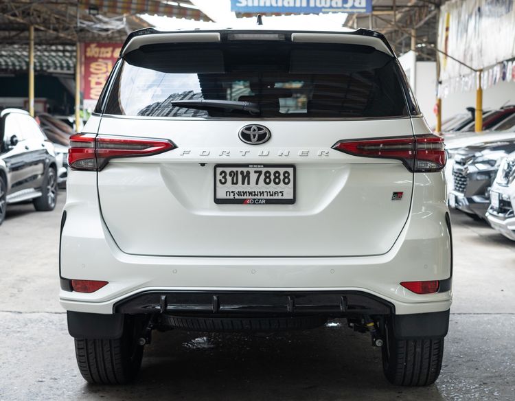 Toyota Fortuner 2023 2.8 GR Sport Sport Black Top 4WD Utility-car ดีเซล ไม่ติดแก๊ส เกียร์อัตโนมัติ ขาว รูปที่ 4