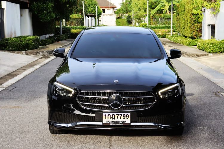 Mercedes-Benz E-Class 2022 E300e Sedan ปลั๊กอินไฮบริด (PHEV) ไม่ติดแก๊ส เกียร์อัตโนมัติ ดำ รูปที่ 3