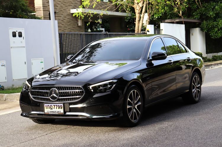 Mercedes-Benz E-Class 2022 E300e Sedan ปลั๊กอินไฮบริด (PHEV) ไม่ติดแก๊ส เกียร์อัตโนมัติ ดำ รูปที่ 4