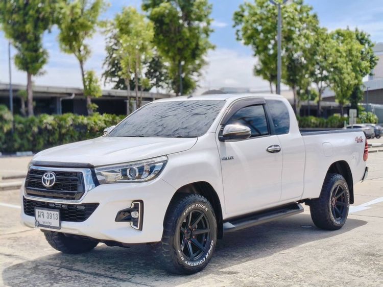 รถ Toyota Hilux Revo 2.4 E 4WD สี ขาว
