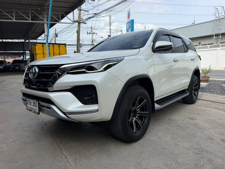 Toyota Fortuner 2021 2.4 G Utility-car ดีเซล ไม่ติดแก๊ส เกียร์อัตโนมัติ ขาว รูปที่ 2
