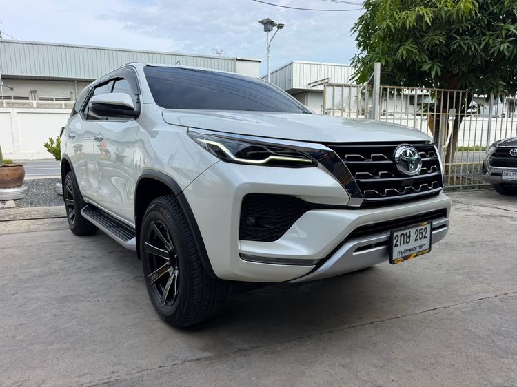 Toyota Fortuner 2021 2.4 G Utility-car ดีเซล ไม่ติดแก๊ส เกียร์อัตโนมัติ ขาว รูปที่ 3