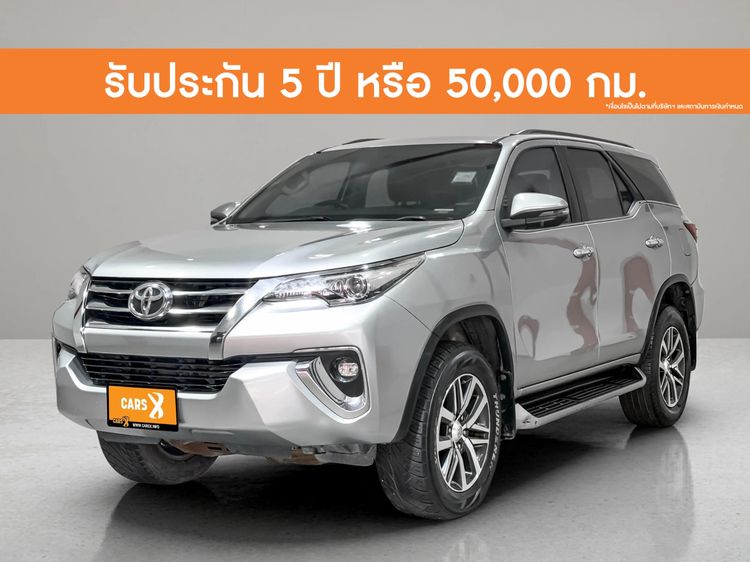 รถ Toyota Fortuner 2.4 V สี บรอนซ์เงิน