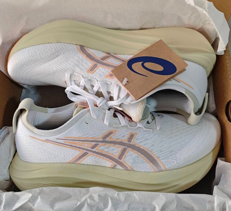 รองเท้าวิ่ง ผู้ชาย ของใหม่ Asics Nimbus27(US11) ของแท้พร้อมกล่อง