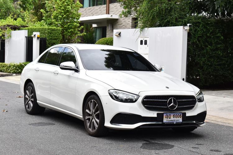 รถ Mercedes-Benz E-Class 2.0 E300e Avantgarde สี ขาว