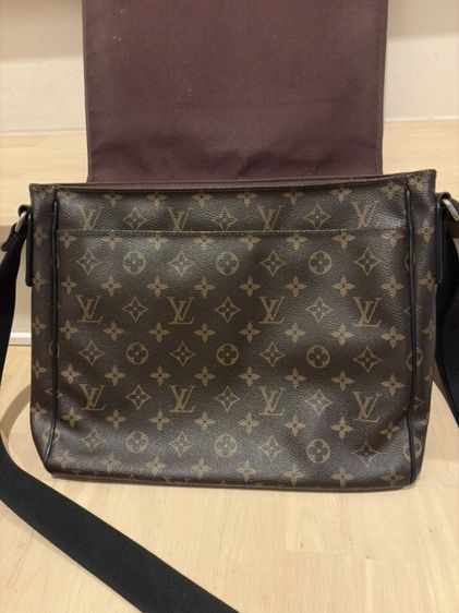 กระเป๋า Louis Vuitton รุ่น Beaubourg MM 2015 รูปที่ 2