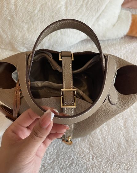 กระเป๋าหนังวัวแท้ Aesthetic Cowhide Leather Picotin Bucket Bag รูปที่ 3