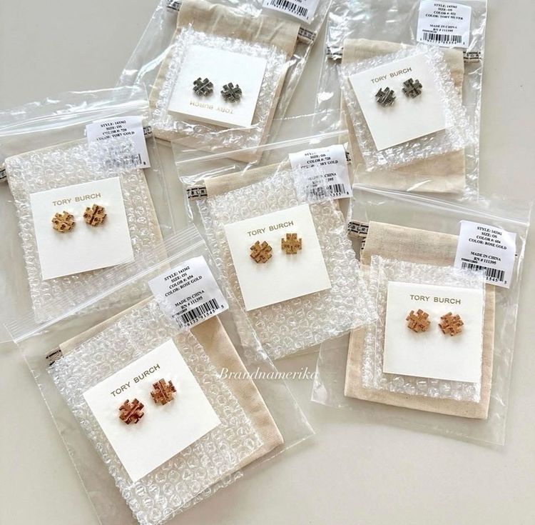 จิวเวอรี่ ต่างหู Tory burch Small Logo Stud Earringsของแท้