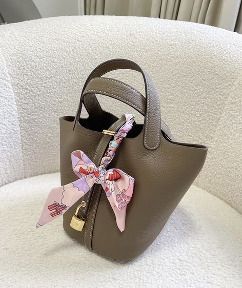 หนังแท้ หญิง เนื้อ กระเป๋าหนังวัวแท้ Aesthetic Cowhide Leather Picotin Bucket Bag