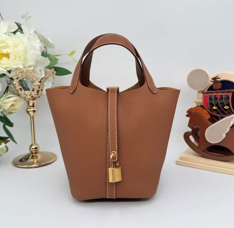 กระเป๋าหนังวัวแท้ Aesthetic Cowhide Leather Picotin Bucket Bag รูปที่ 6