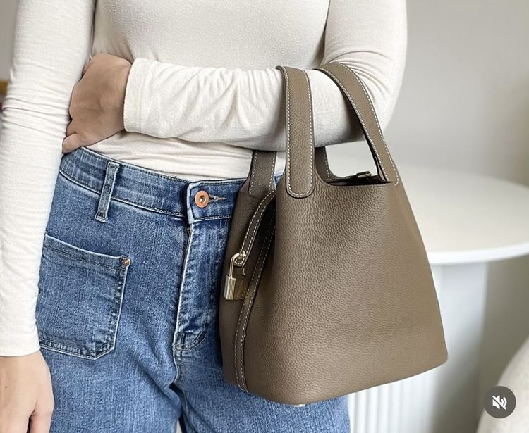 กระเป๋าหนังวัวแท้ Aesthetic Cowhide Leather Picotin Bucket Bag รูปที่ 2