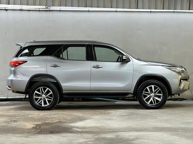 Toyota Fortuner 2017 2.4 V Utility-car ดีเซล ไม่ติดแก๊ส เกียร์อัตโนมัติ เทา รูปที่ 4