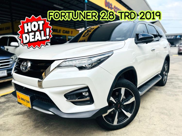 Toyota Fortuner 2019 2.8 V TRD Sportivo II Black Top Sedan ดีเซล ไม่ติดแก๊ส เกียร์อัตโนมัติ ขาว