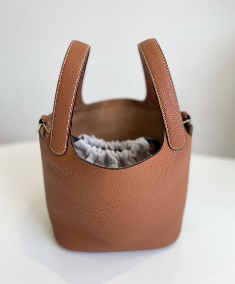 กระเป๋าหนังวัวแท้ Aesthetic Cowhide Leather Picotin Bucket Bag รูปที่ 11