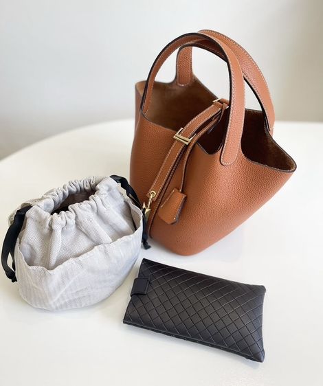 กระเป๋าหนังวัวแท้ Aesthetic Cowhide Leather Picotin Bucket Bag รูปที่ 9