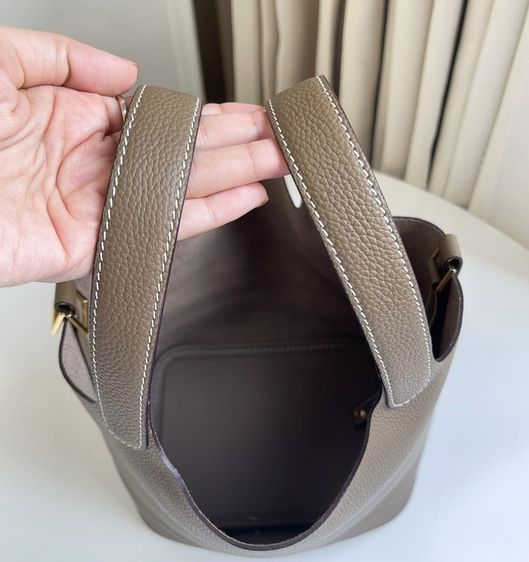 กระเป๋าหนังวัวแท้ Aesthetic Cowhide Leather Picotin Bucket Bag รูปที่ 15