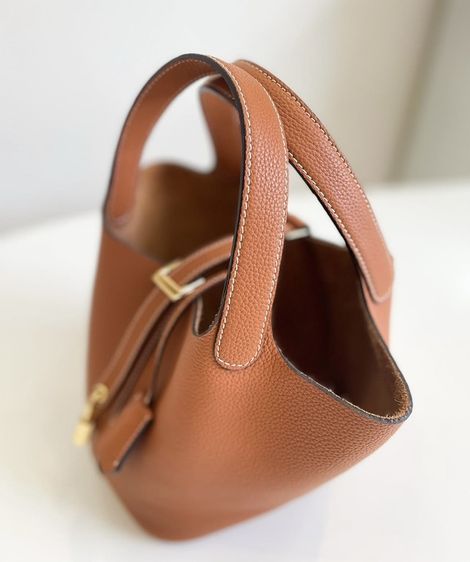 กระเป๋าหนังวัวแท้ Aesthetic Cowhide Leather Picotin Bucket Bag รูปที่ 10