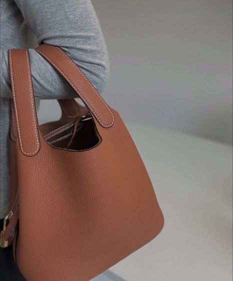 กระเป๋าหนังวัวแท้ Aesthetic Cowhide Leather Picotin Bucket Bag รูปที่ 12