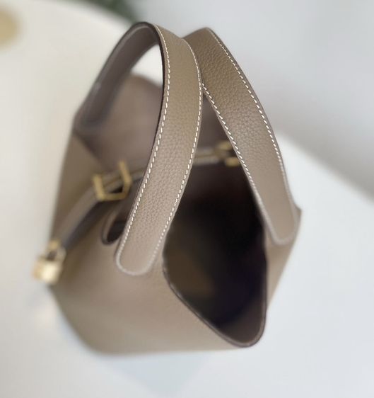 กระเป๋าหนังวัวแท้ Aesthetic Cowhide Leather Picotin Bucket Bag รูปที่ 14