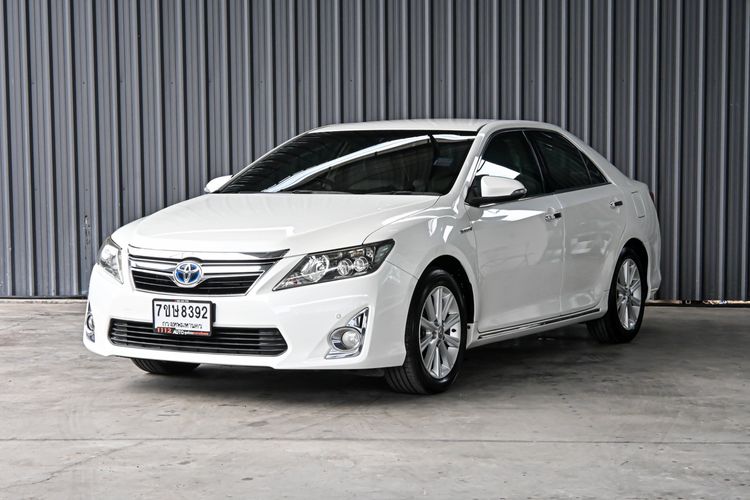 รถ Toyota Camry 2.5 Hybrid Premium สี ขาว