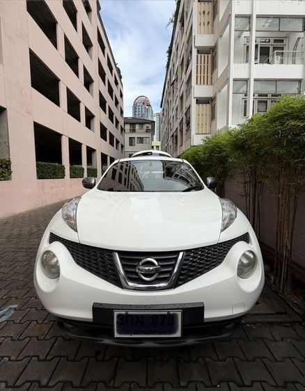 รถ Nissan Juke 1.6 V สี ขาว