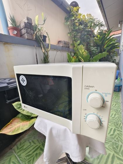 ไมโครเวฟ LG ขนาด 20 ลิตร ระบบลูกบิด ใช้งานง่าย ไฟติดร้อนปกติ สภาพดีพร้อมใช้
