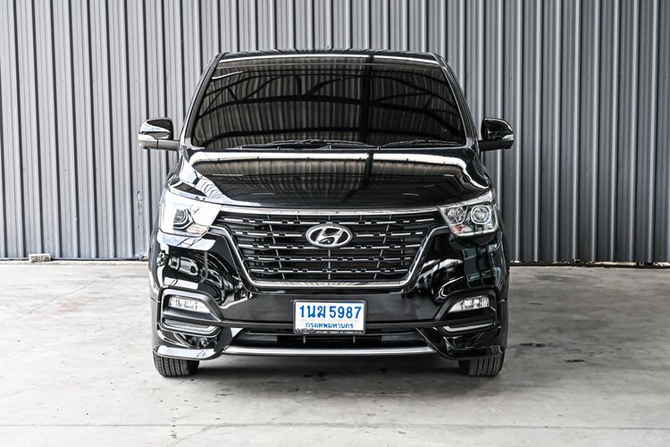Hyundai H-1 2022 2.5 Deluxe Van ดีเซล ไม่ติดแก๊ส เกียร์อัตโนมัติ ดำ รูปที่ 2