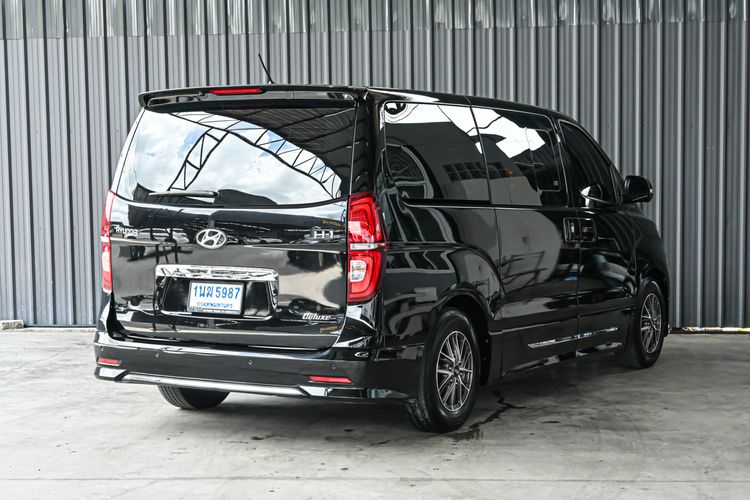 Hyundai H-1  2022 2.5 Deluxe Van ดีเซล ไม่ติดแก๊ส เกียร์อัตโนมัติ ดำ รูปที่ 4
