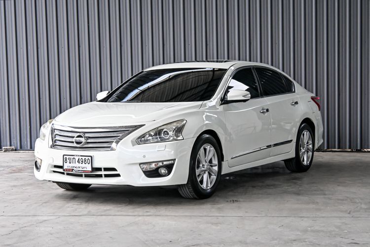 รถ Nissan Teana 2.5 XV สี ขาว
