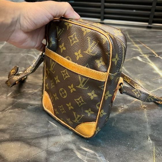 กระเป๋าแบรนด์ Louis Vuitton รุ่น Danube มือ 2 แท้ 100% รูปที่ 3