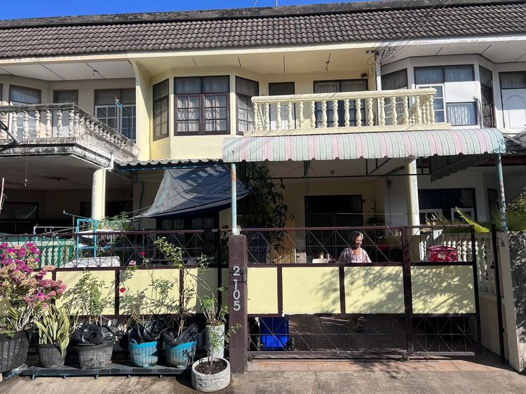 ขายบ้านทาวน์เฮ้าส์ 28 ตร.วา 4 ห้องนอน 2 ห้องน้ำ ซ. พหลโยธิน 40 ใกล้ BTS ม. เกษตร