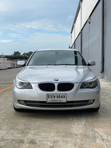 รถ BMW Series 5 520d สี บรอนซ์เงิน